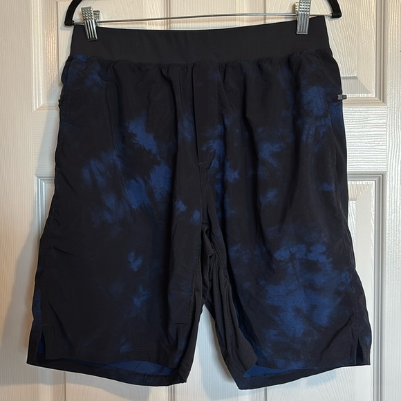 Fabletics men’s black and blue 8” inseam athletic shorts size large - Picture 1 of 9